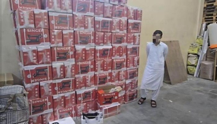 شرطة أبوظبي و«الجهاز الوطني لمكافحة المخدرات» يضبطان «عصابة الكريستال» شرطة أبوظبي و«الجهاز الوطني لمكافحة المخدرات» يضبطان «عصابة الكريستال»
