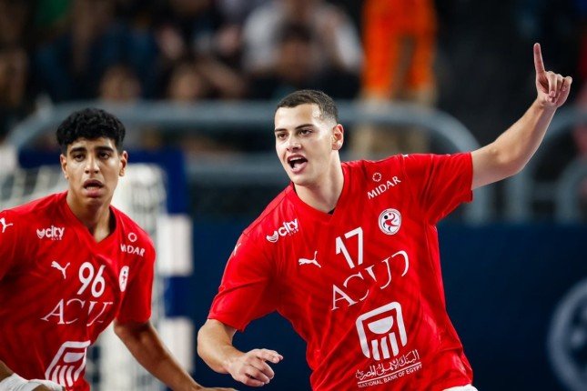 منتخب مصر للناشئين يواجه البحرين في مواجهة حاسمة بدور المجموعات ببطولة العالم لكرة اليد" منتخب مصر للناشئين يواجه البحرين في مواجهة حاسمة بدور المجموعات ببطولة العالم لكرة اليد"