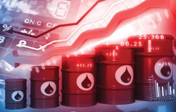 الأسواق العالمية.. النفط يتراجع لكنه يستقر قرب أعلى مستوى في شهر بفعل العقوبات الأمريكية