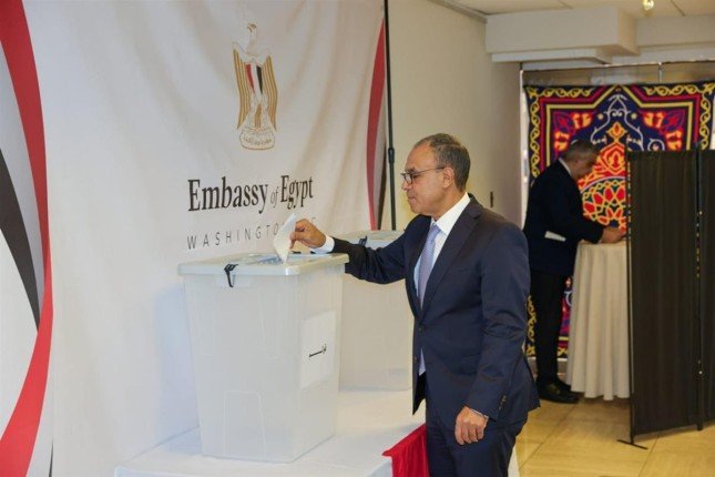 وزير الخارجية المصري أول من يدلي بصوته في انتخابات مجلس الشيوخ 2025 بواشنطن وزير الخارجية المصري أول من يدلي بصوته في انتخابات مجلس الشيوخ 2025 بواشنطن