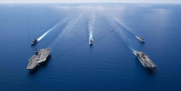 بدء مناورات بحرية مشتركة بين روسيا والصين تشمل تدريبات مدفعية ومهام مضادة للغواصات بدء مناورات بحرية مشتركة بين روسيا والصين تشمل تدريبات مدفعية ومهام مضادة للغواصات