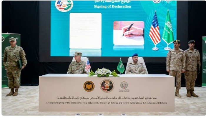 توقيع اتفاقية شراكة عسكرية بين السعودية وأمريكا توقيع اتفاقية شراكة عسكرية بين السعودية وأمريكا