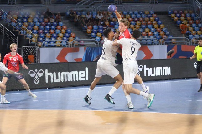 منتخب مصر الناشئين يكتسح النرويج بنتيجة تاريخيّة ببطولة العالم لليد منتخب مصر الناشئين يكتسح النرويج بنتيجة تاريخيّة ببطولة العالم لليد