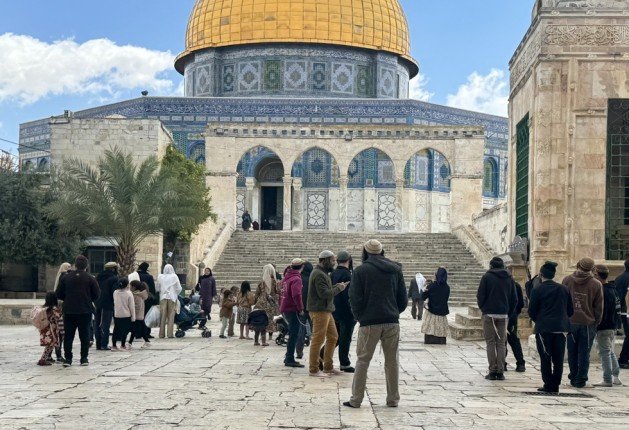 تصعيد خطير في الأقصى المبارك.. أكثر من 3 آلاف مستوطن يقتحمون المسجد وبن غفير يدعو لاحتلال غزة بالكامل تصعيد خطير في الأقصى المبارك.. أكثر من 3 آلاف مستوطن يقتحمون المسجد وبن غفير يدعو لاحتلال غزة بالكامل