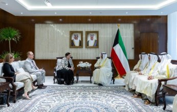 وزير الخارجية الكويتي يتسلم نسخة من أوراق اعتماد سفيرة كندا لدى البلاد