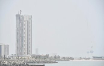 (الهيز) ظاهرة جوية تشهدها الكويت بين حين وآخر تؤدي لانخفاض الرؤية الأفقية