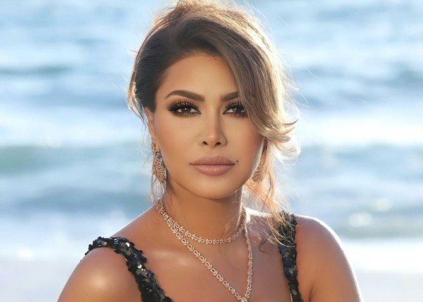 شاهد.. نوال الزغبي تبهر متابعيها بإطلالة جديدة عبر فيسبوك شاهد.. نوال الزغبي تبهر متابعيها بإطلالة جديدة عبر فيسبوك