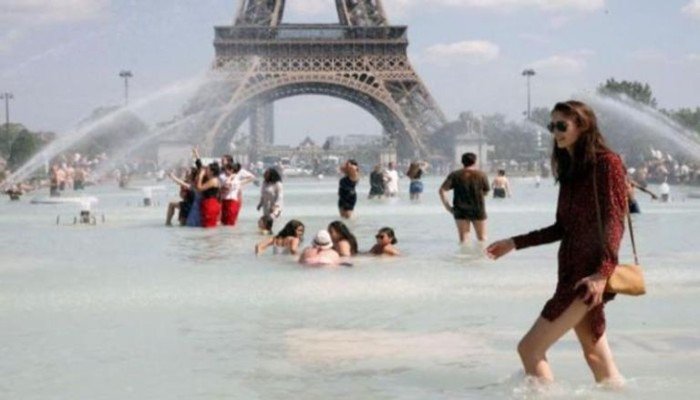 إعلان حالة التأهب القصوى في 12 مقاطعة فرنسية نتيجة موجة حر جديدة.. ماذا يحدث؟ إعلان حالة التأهب القصوى في 12 مقاطعة فرنسية نتيجة موجة حر جديدة.. ماذا يحدث؟