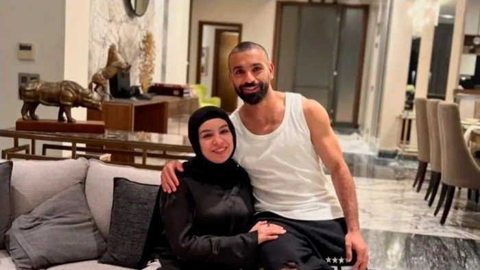 شقيقة صلاح تعلق على تتويجه بجائزة أفضل لاعب في إنجلترا شقيقة صلاح تعلق على تتويجه بجائزة أفضل لاعب في إنجلترا