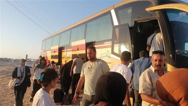 تسيير 14 أتوبيساً لنقل ركاب قطار مطروح إلى القاهرة والإسكندرية (صور) 1 khaligyoun14576