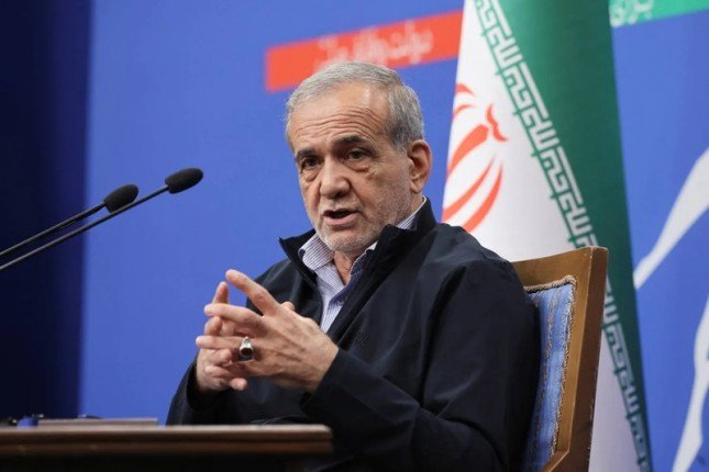 الرئيس الإيراني يؤكد رغبة بلاده في تطوير العلاقات وتعزيز الشراكة مع أرمينيا الرئيس الإيراني يؤكد رغبة بلاده في تطوير العلاقات وتعزيز الشراكة مع أرمينيا