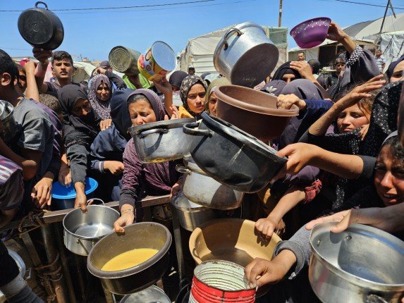 وزارة الصحة بغزة: ارتفاع عدد ضحايا المجاعة في غزة إلى 175 شهيد وزارة الصحة بغزة: ارتفاع عدد ضحايا المجاعة في غزة إلى 175 شهيد