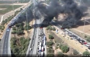 مظاهرات تشل الطرق السريعة في تل أبيب للمطالبة بإنهاء الحرب على غزة.. ماذا يحدث في الكيان الإسرائيلي؟