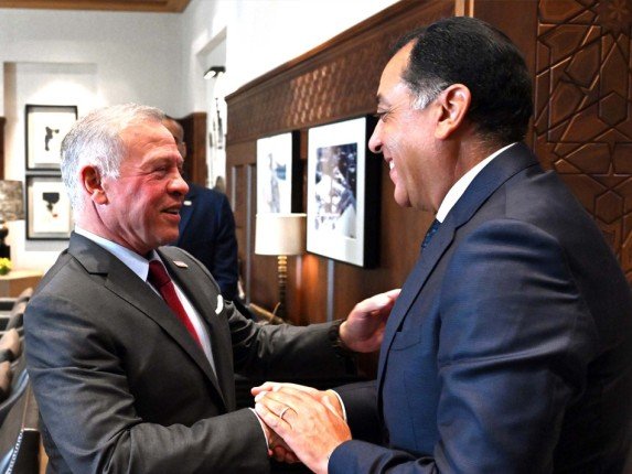 العاهل الأردني يستقبل رئيس الوزراء المصري بالديوان الملكي العاهل الأردني يستقبل رئيس الوزراء المصري بالديوان الملكي