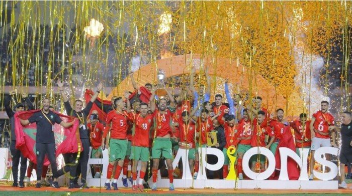 المغرب يرفع كأس أمم إفريقيا للمحليين المغرب يرفع كأس أمم إفريقيا للمحليين