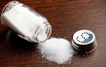 دراسة كندية: الإفراط في استهلاك الملح يضر الدماغ ويرفع ضغط الدم