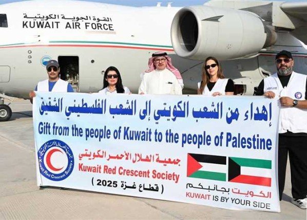 مطار العريش يستقبل طائرة كويتية تحمل مساعدات إنسانية لصالح الفلسطينيين بغزة مطار العريش يستقبل طائرة كويتية تحمل مساعدات إنسانية لصالح الفلسطينيين بغزة