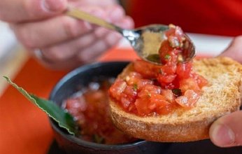 كيف تؤثر العناصر الغذائية على تقلبات المزاج بعد الأكل؟