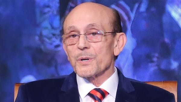 نقل الفنان المصري محمد صبحي إلى المستشفى بعد تعرضه لحالة إغماء مفاجئة نقل الفنان المصري محمد صبحي إلى المستشفى بعد تعرضه لحالة إغماء مفاجئة