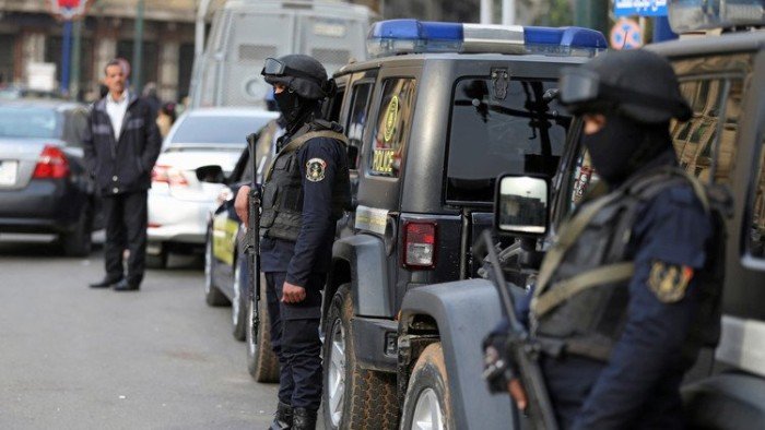 مصر.. القبض على صانع محتوى لنشره مقاطع فيديو تتضمن ألفاظ خادشة للحياء مصر.. القبض على صانع محتوى لنشره مقاطع فيديو تتضمن ألفاظ خادشة للحياء