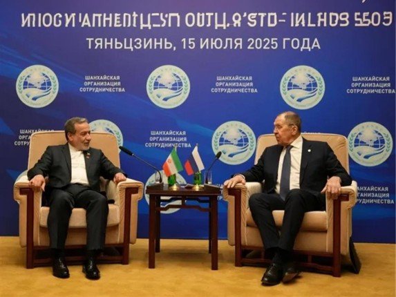 وزير خارجية إيران يطلع نظيره الروسي على مستجدات ملف بلاده النووي والتعاون مع وكالة الطاقة الذرية وزير خارجية إيران يطلع نظيره الروسي على مستجدات ملف بلاده النووي والتعاون مع وكالة الطاقة الذرية