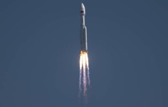 الصين تطلق مجموعة جديدة من أقمار الإنترنت عبر صاروخ "لونغ مارش-8A"