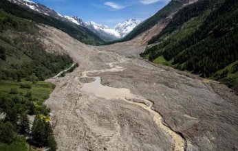 تحذيرات من ذوبان مبكر للأنهار الجليدية في سويسرا