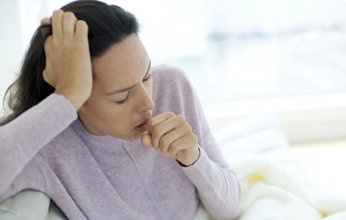 خبراء الصحة يحذرون: السعال المستمر جرس إنذار مبكر للتليف الرئوي