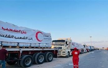 إدخال 143 شاحنة مساعدات ضمن القافلة الـ22 للفلسطينيين بقطاع غزة