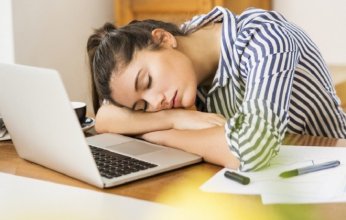 أسباب خفية وراء النعاس الدائم.. القيلولة سلاح ذو حدين