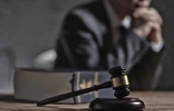 الادعاء على وزير لبناني سابق بتهم الرشوة والإثراء غير المشروع