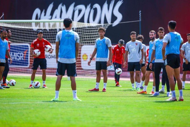 فريق الأهلي يختتم تدريباته استعدادًا لمواجهة فاركو في الدوري الممتاز فريق الأهلي يختتم تدريباته استعدادًا لمواجهة فاركو في الدوري الممتاز