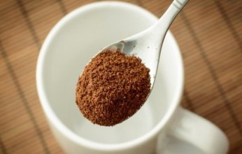 بين الفوائد والمخاطر.. ما تأثيرات القهوة سريعة التحضير على الصحة العامة؟