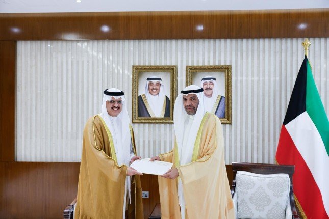 الكويت.. وزير الخارجية يتسلم رسالة خطية من وزير الخارجية السعودي الكويت.. وزير الخارجية يتسلم رسالة خطية من وزير الخارجية السعودي