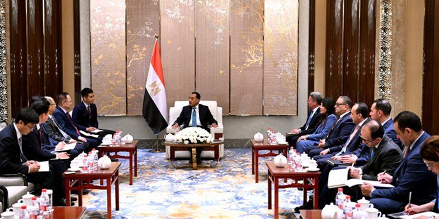 مصر.. رئيس الوزراء يلتقي رئيس مجلس إدارة شركة «تيدا» الصينية القابضة مصر.. رئيس الوزراء يلتقي رئيس مجلس إدارة شركة «تيدا» الصينية القابضة