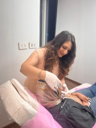 تصبغات الصيف وشحوب البشرة: د.ميرا سميح تحذر من الوصفات الشعبية وتكشف عن حلول آمنة وفعالة تصبغات الصيف وشحوب البشرة: د.ميرا سميح تحذر من الوصفات الشعبية وتكشف عن حلول آمنة وفعالة