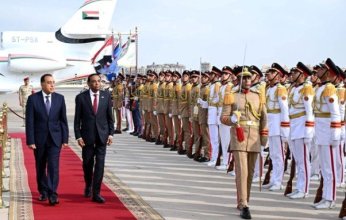 مصر.. رئيس الوزراء يستقبل نظيره السوداني بمطار القاهرة الدولي