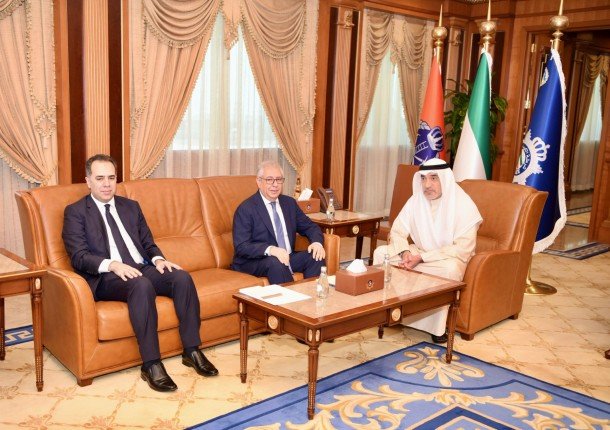 الكويت.. النائب الأول لرئيس مجلس الوزراء ووزير الداخلية يستقبل سفير مصر بمناسبة قرب انتهاء فترة عمله الكويت.. النائب الأول لرئيس مجلس الوزراء ووزير الداخلية يستقبل سفير مصر بمناسبة قرب انتهاء فترة عمله