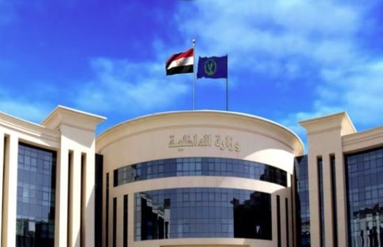 وزارة الداخلية المصرية تكشف ملابسات مشاجرة بين ضابط شرطة ومنادي سيارات وزارة الداخلية المصرية تكشف ملابسات مشاجرة بين ضابط شرطة ومنادي سيارات