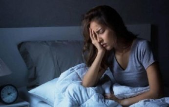 خمسة أخطاء شائعة تزيد من حدة الأرق.. خبراء يوضحون