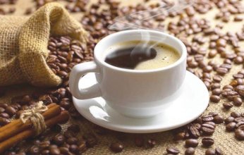 دراسة جديدة: احتساء القهوة صباحا يزيد الشعور بالسعادة