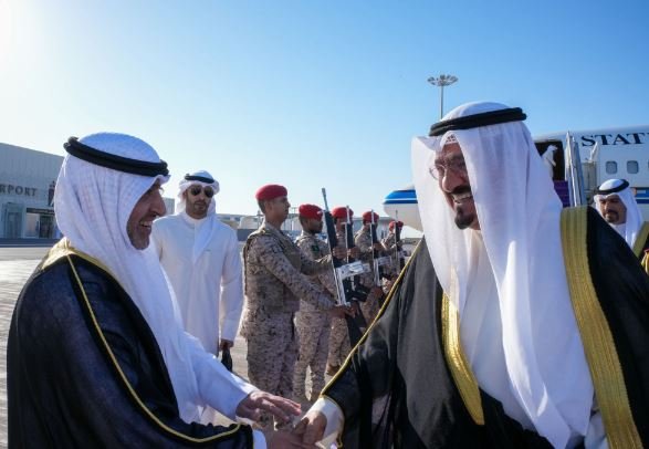 رئيس الوزراء الكويتي يصل إلى السعودية في مستهل زيارة رسمية رئيس الوزراء الكويتي يصل إلى السعودية في مستهل زيارة رسمية