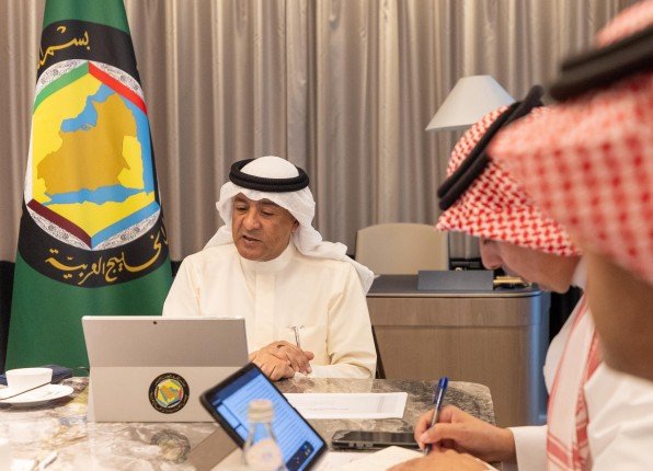 الأمين العام لمجلس التعاون يعقد اجتماعا افتراضيا مع الفريق التفاوضي للمجلس لاتفاقيات التجارة الحرة الأمين العام لمجلس التعاون يعقد اجتماعا افتراضيا مع الفريق التفاوضي للمجلس لاتفاقيات التجارة الحرة