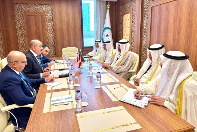 وزير الخارجية الكويتي يلتقي نظيره التونسي على هامش الاجتماع الاستثنائي لمنظمة التعاون الإسلامي وزير الخارجية الكويتي يلتقي نظيره التونسي على هامش الاجتماع الاستثنائي لمنظمة التعاون الإسلامي