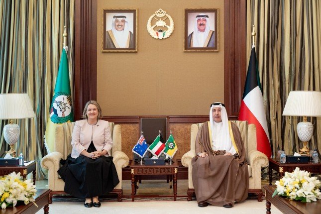 رئيس الحرس الوطني يبحث مع سفير أستراليا تعزيز العلاقات المتميزة بين البلدين رئيس الحرس الوطني يبحث مع سفير أستراليا تعزيز العلاقات المتميزة بين البلدين