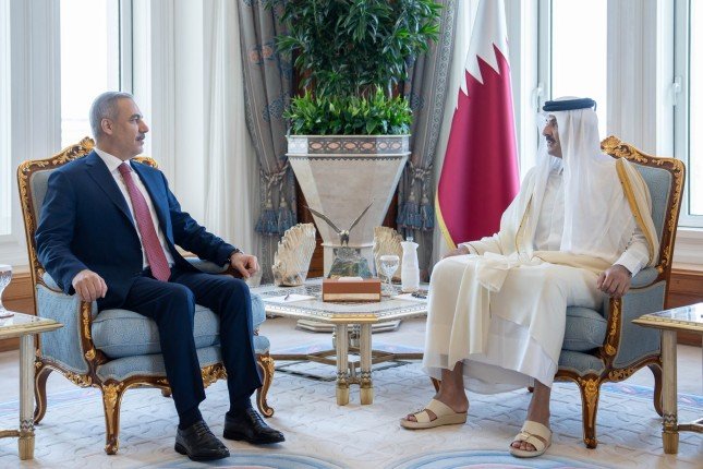 أمير قطر يبحث مع وزير الخارجية التركي الأوضاع في الأراضي الفلسطينية المحتلة وسوريا أمير قطر يبحث مع وزير الخارجية التركي الأوضاع في الأراضي الفلسطينية المحتلة وسوريا