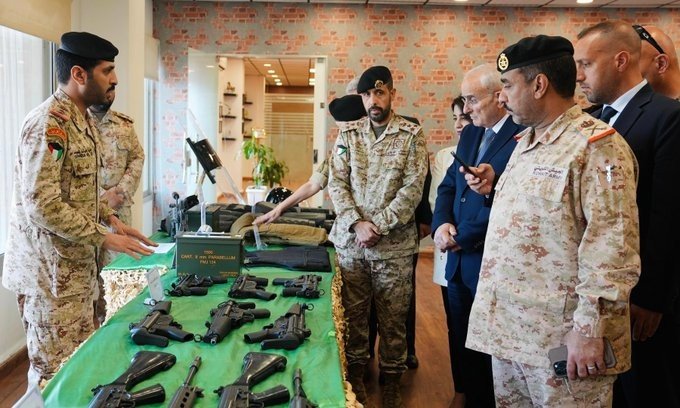 وزير الدفاع اللبناني يزور هيئة الامداد والتموين الكويتية وزير الدفاع اللبناني يزور هيئة الامداد والتموين الكويتية