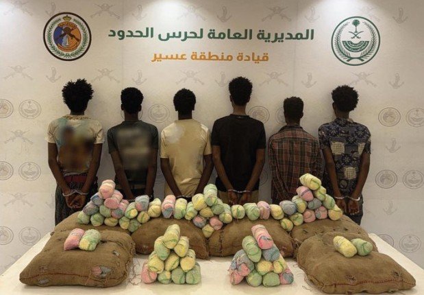 القبض على 6 أشخاص لمحاولتهم تهريب كمية من نبات القات المخدر بمنطقة عسير القبض على 6 أشخاص لمحاولتهم تهريب كمية من نبات القات المخدر بمنطقة عسير