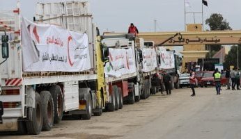 الهلال الأحمر المصري يعلن دخول القافلة الـ16 من "زاد العزة.. من مصر إلى غزة" لجنوب قطاع غزة