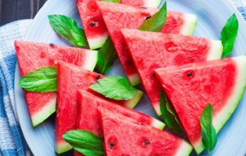 تحذيرات صحية من الإفراط في تناول البطيخ.. فوائد مرطبة ومخاطر خفية